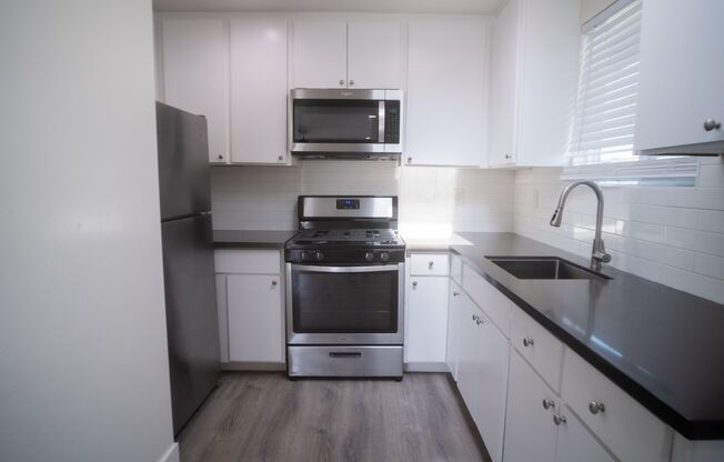 2 beds, 2 baths, 850 sqft, $2,800, Unit 102