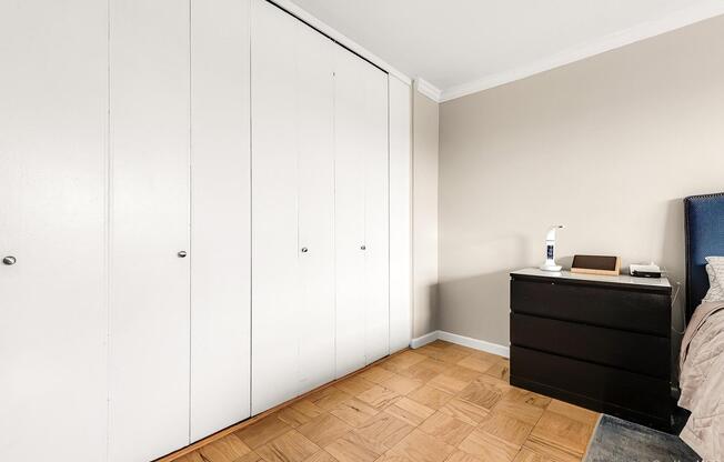 2 beds, 1 bath, 1,000 sqft, $4,250, Unit 11H