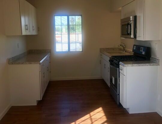 2 beds, 1 bath, 616 sqft, $1,950, Unit 3/4