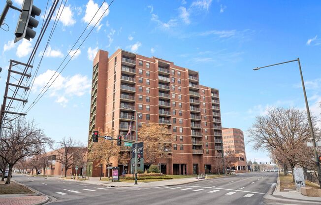 2 beds, 2 baths, $2,475, Unit Unit 207