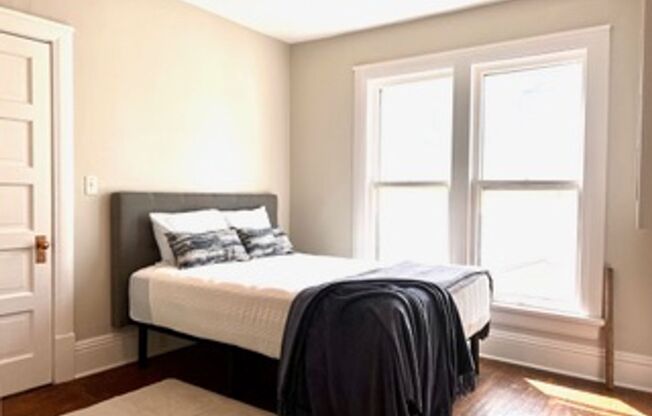 1 bed, 1 bath, $1,095, Unit B2