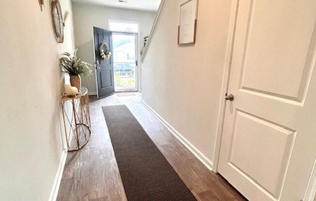 Spacious 5BR/3BA Home in Ladson, SC - Mother-in-law suite, Fenced Yard and More!