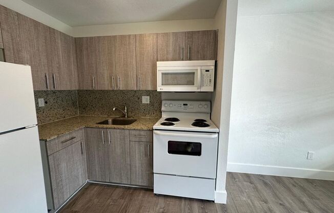 1 bed, 1 bath, $1,595, Unit F202