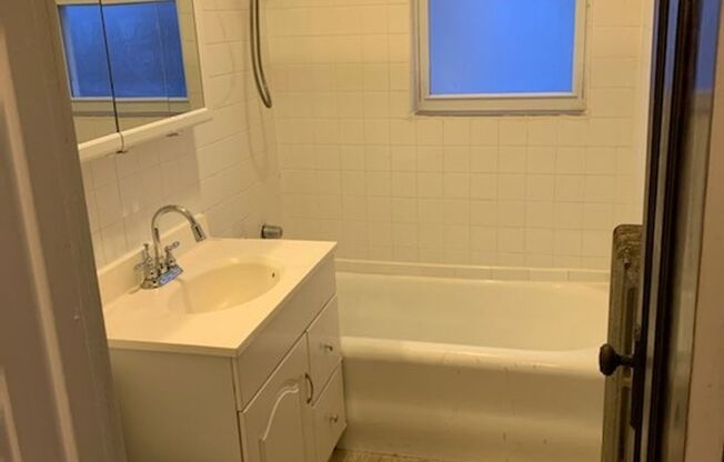 Newport/Laverenge-(1) Bedroom (1) One bathroom  - Applications & Video @ markbweiss.com