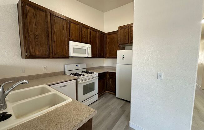 3 beds, 2 baths, $1,345, Unit # 2154