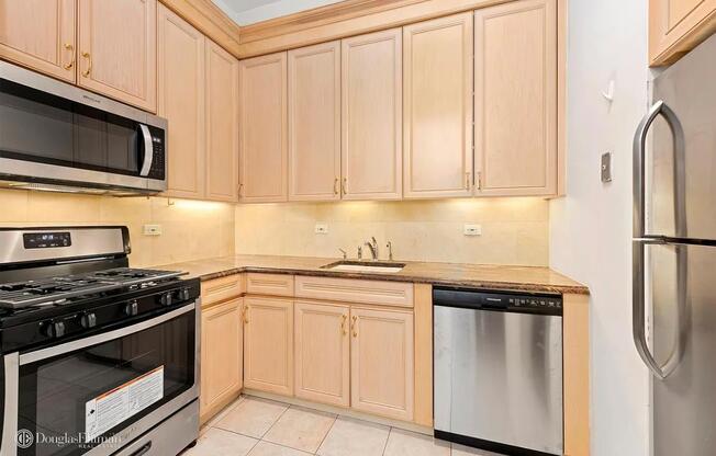 52 W 69 ST