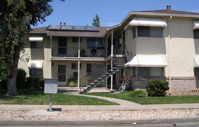 Must see to appreciate 1 Bedroom 1 Bath upstairs Apartment in West San Jose