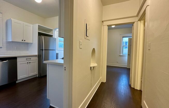 1 bed, 1 bath, 700 sqft, $1,895, Unit 204