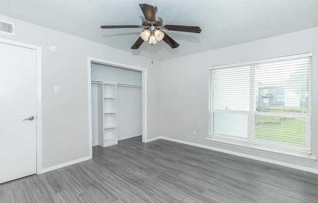 2 beds, 1 bath, 886 sqft, $995