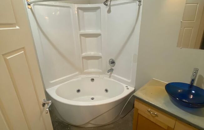 2 beds, 2 baths, 1,100 sqft, $895, Unit 416