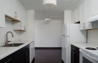 2 beds, 1.5 baths, 893 sqft, $1,495, Unit 304