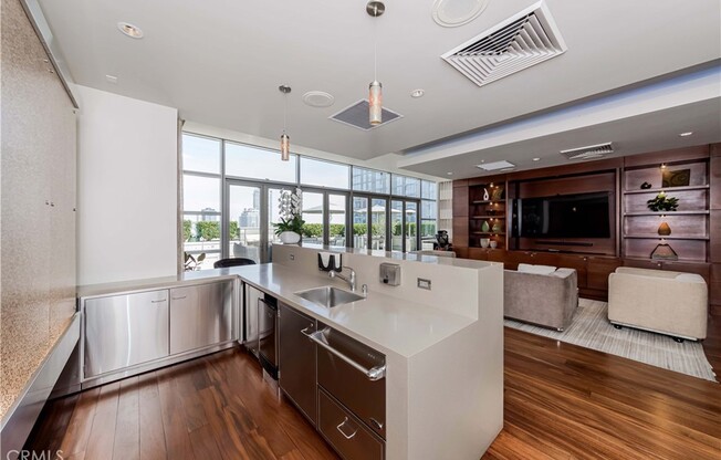 1 bed, 1 bath, 920 sqft, $2,900, Unit 909