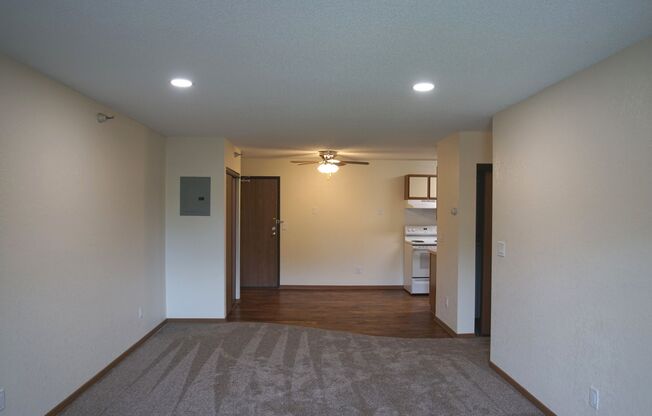 2 beds, 2 baths, 915 sqft, $1,695, Unit 204