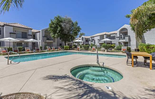 Boulders at Lookout Mountain Apartments in North Phoenix