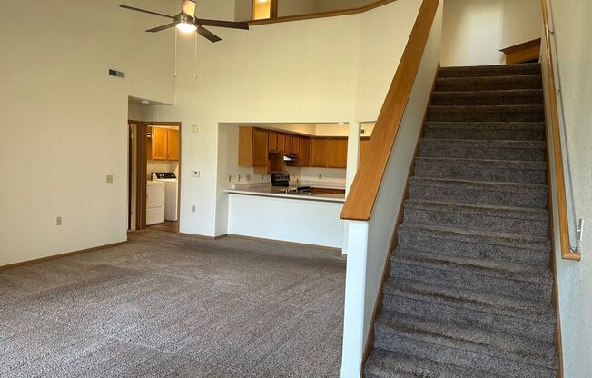 1 bed, 1 bath, 1,371 sqft, $1,825, Unit 33562