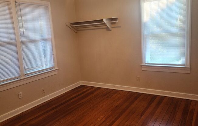 2 beds, 1 bath, $1,095