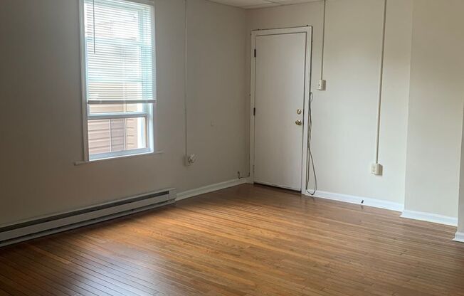 Studio, 1 bath, $725, Unit 5