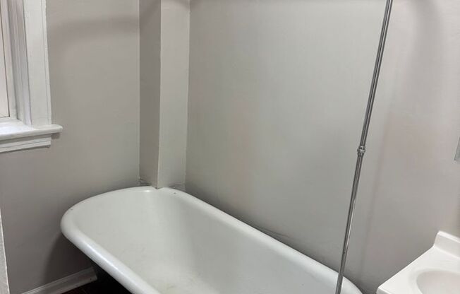 Studio, 1 bath, 300 sqft, $1,295, Unit #609