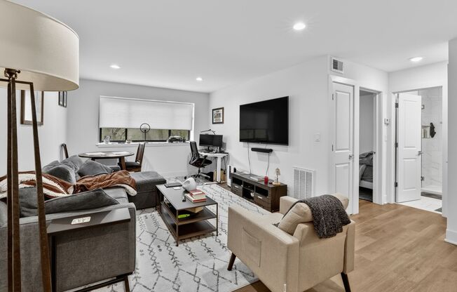 1 bed, 1 bath, 700 sqft, $2,700, Unit 4B