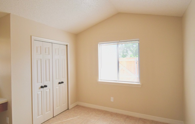 3 beds, 2 baths, $1,250