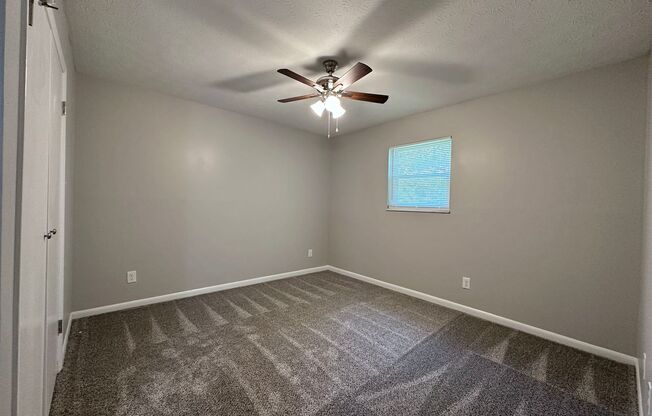 2 beds, 1 bath, 850 sqft, $1,195, Unit Parkway-1