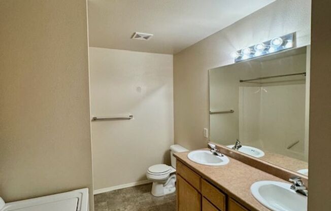 3 beds, 1 bath, $2,000, Unit UNIT D