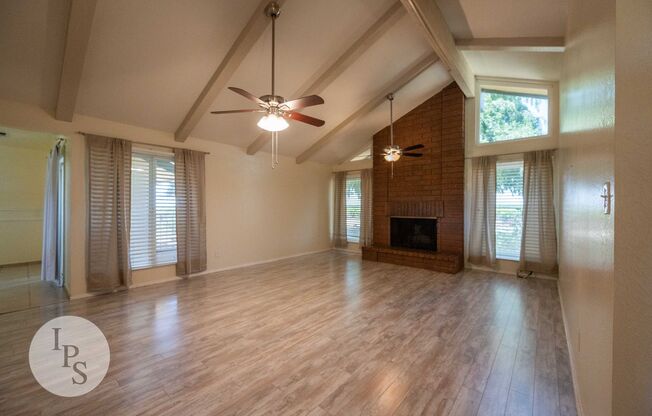 Fresno Westside Home, 3BR/3BA, Country Living - Lots of Amenities!