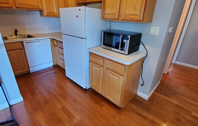 3 beds, 1 bath, 1,063 sqft, $3,585, Unit 15