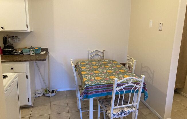 1 bed, 1 bath, 550 sqft, $1,100, Unit 212