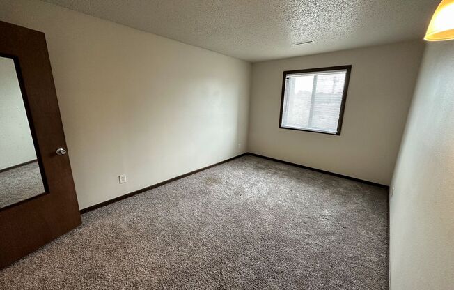 2 beds, 1 bath, $750