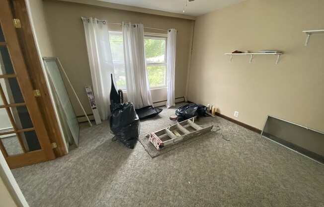 3 beds, 1 bath, $2,600, Unit 2