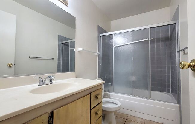 2 beds, 2 baths, 912 sqft, $1,250, Unit #202