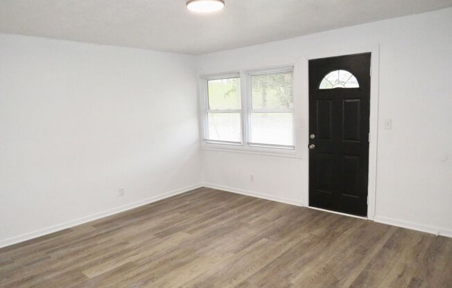 Charming 3-bedroom, 1-bathroom Townhouse in Midland, PA!