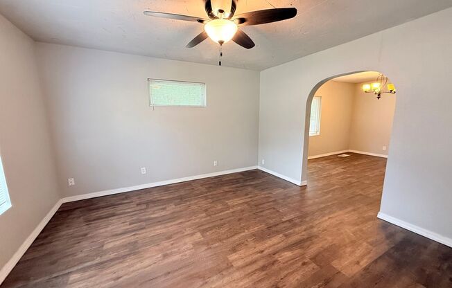 Spacious 5-Bedroom Home Near MSUM & Concordia – Perfect for Students or Large Households!