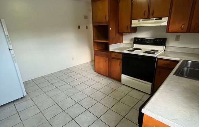 2 beds, 1 bath, 903 sqft, $1,140, Unit M-3