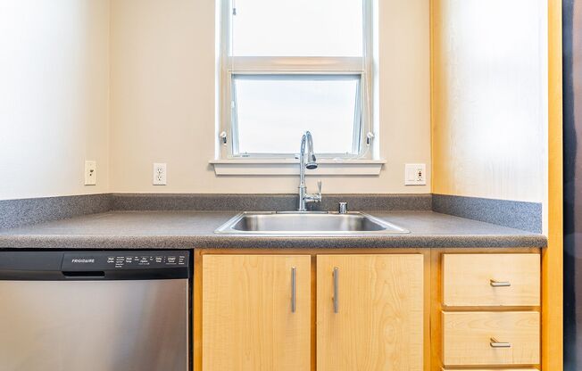 Studio, 1 bath, 660 sqft, $1,595, Unit B602