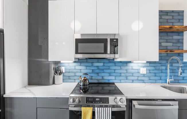 Studio, 1 bath, 398 sqft, $1,150, Unit 203