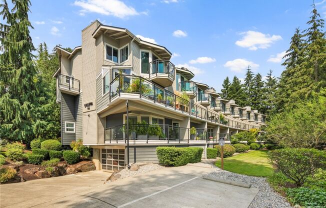 2 Bed 3 Bath Condo at Galleria in the Heart of Kirkland