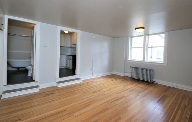 Studio, 1 bath, 404 sqft, $950, Unit B5