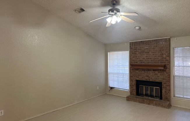 3 beds, 2 baths, $1,295