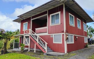 2BR/1BA downstairs unit located in Hilo- partially furnished