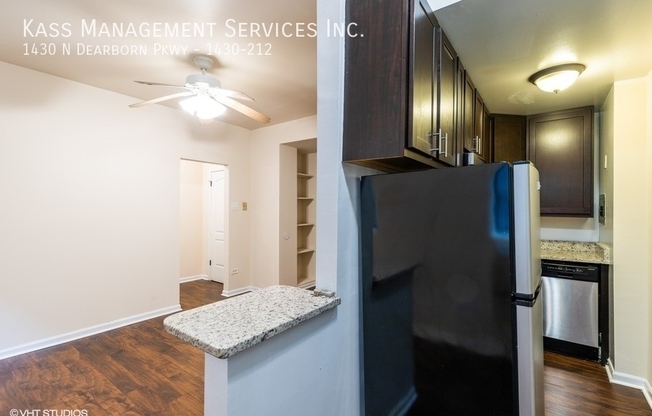 1430 N DEARBORN PKWY