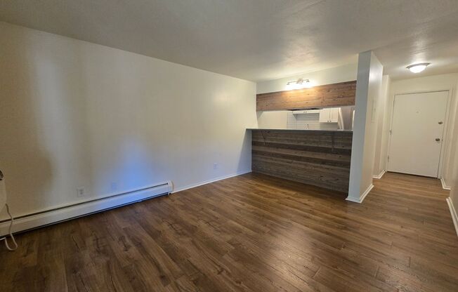 2 beds, 1 bath, $1,650