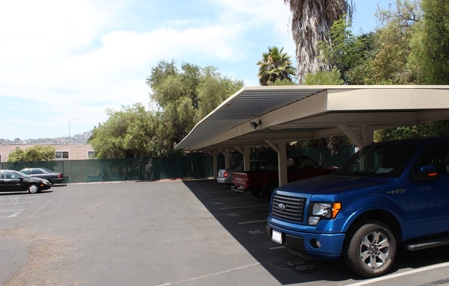 Move In Special! Updated 2 BD, 2 BA Condo - Balcony w/ Views of Mt Helix!!