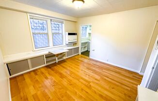 Studio, 1 bath, 326 sqft, $1,395, Unit 04