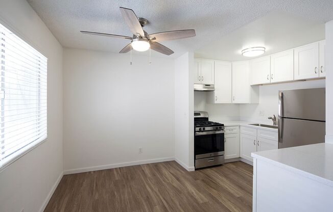 *2 WEEKS FREE!* 2b/2ba in the Heart of Normal Heights with Parking