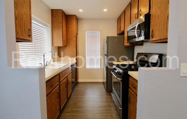 Sabre Springs, 13059 Wimberly Sq #130, AC, Comm Pool and Spa!