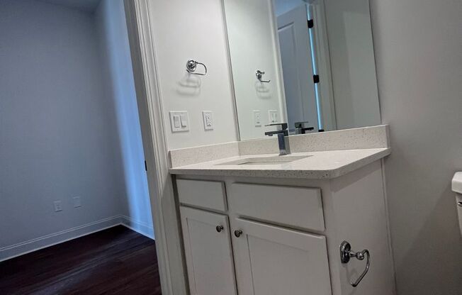 1 bed, 1 bath, 859 sqft, $1,600, Unit A103