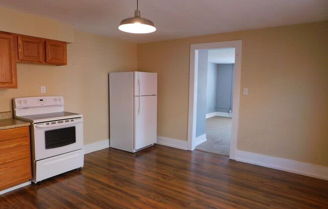 1 bed, 1 bath, $550, Unit 5