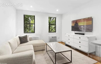 228 E 81 ST